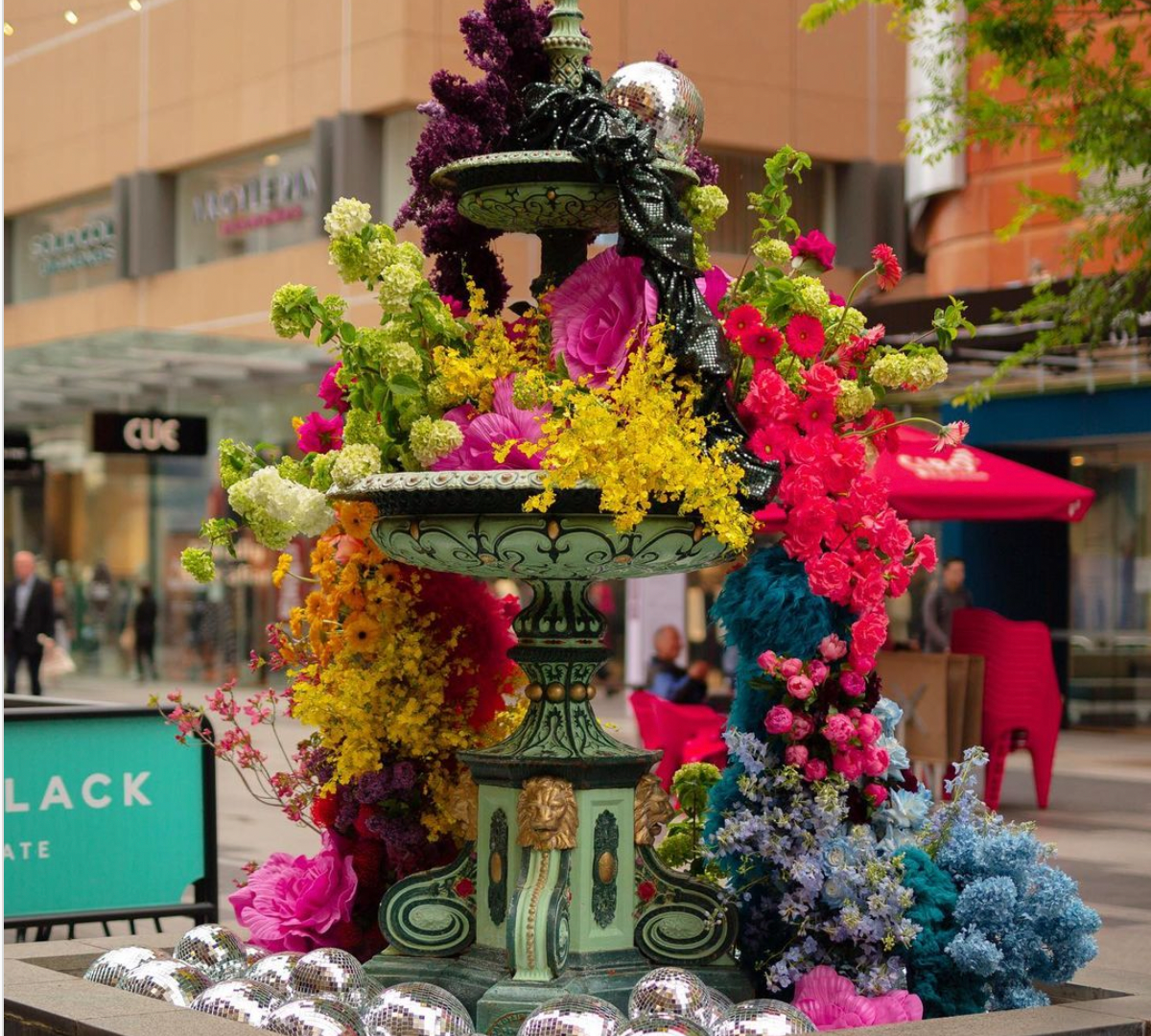 Luxe and large scale is big sister Studio Botanic's niche-Bloombar Flowers